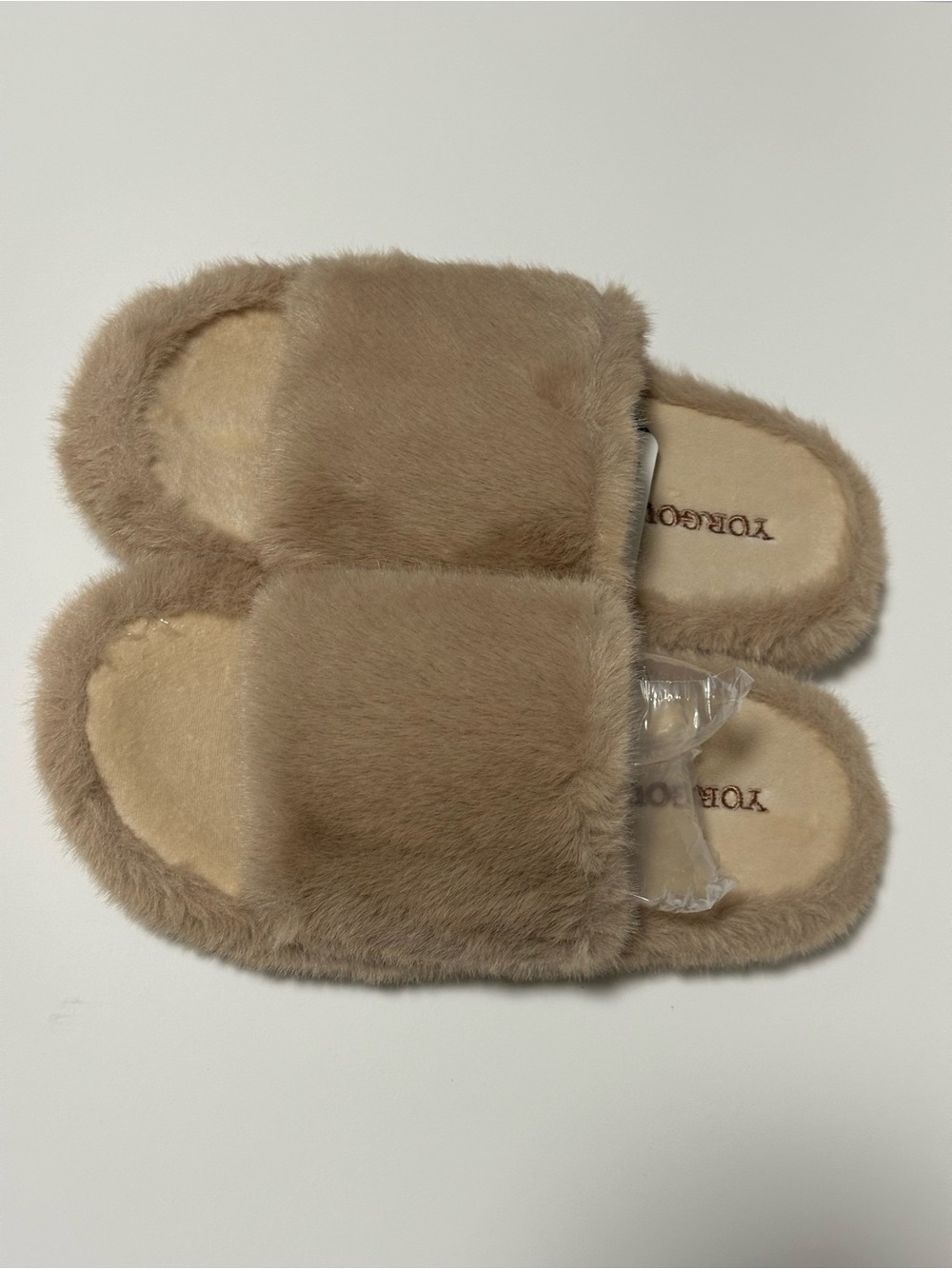 Cozy Faux Fur Slippers — Women’s Size 9.5 - 10 — Khaki/Taupe